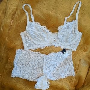 NWT Ambrielle Lace Bralette & Cheeky Set